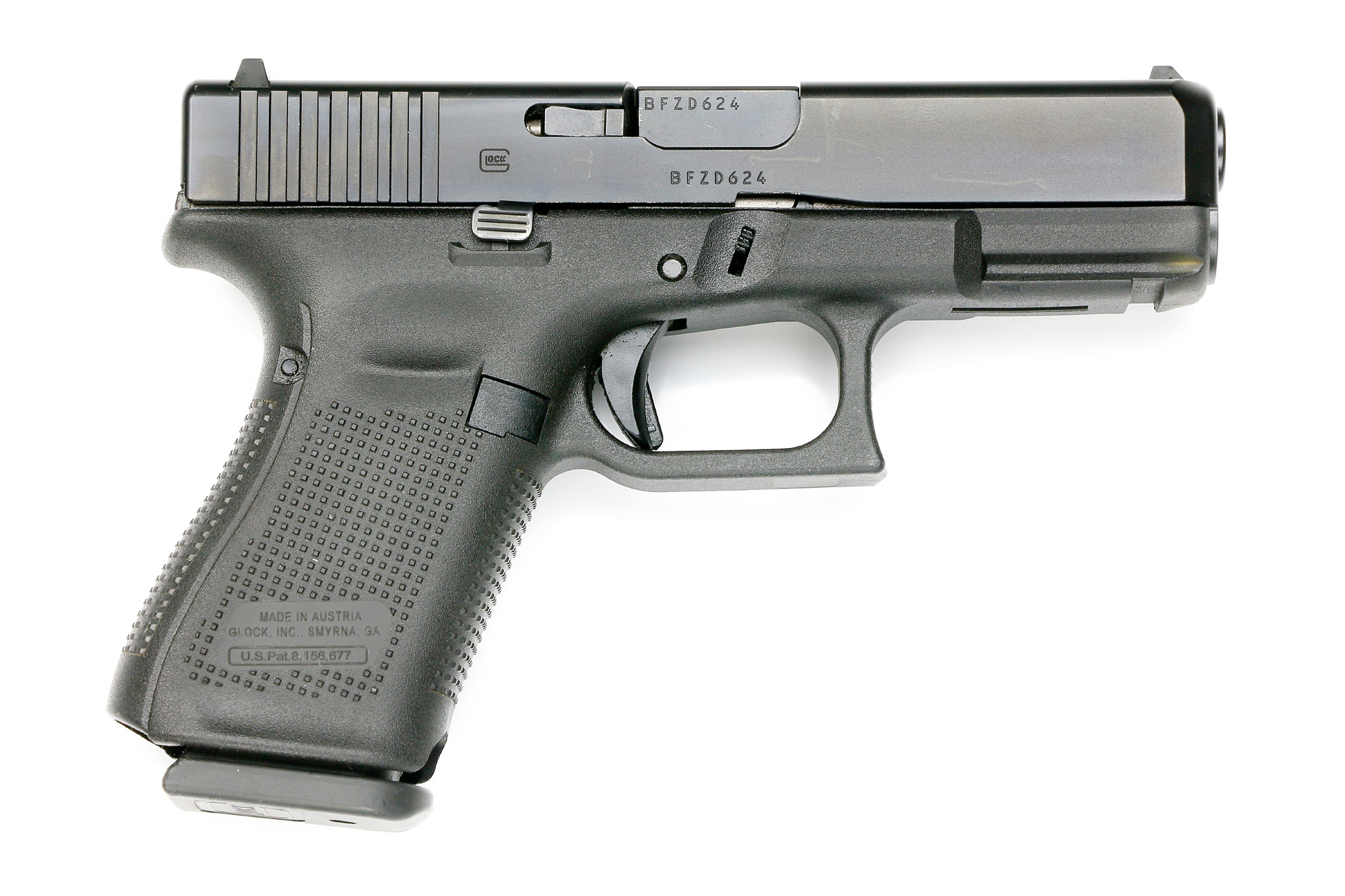 グロック G19 Gen5 | グアムの射撃ツアー 公式野外射撃場で実弾射撃を